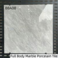 Carreaux de porcelaine effet marbre pleine masse 800x800mm, polis brillants, antidérapants, pour sols et murs, idéaux pour la décoration d'appartements et de halls.