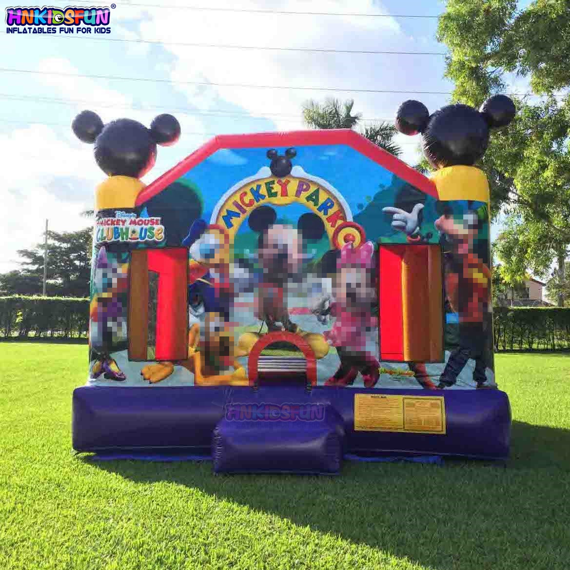 Château sautant Mickey Minnie mouse