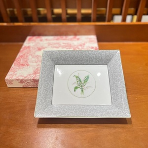 Bandeja de Almacenamiento Decorativa para el Hogar con Diseño Creativo de Orquídea Campana de la Suerte, Cenicero de Cerámica Exquisito - Product Image 1