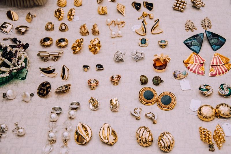 How to sell wholesale jewelry online: A beginner's guide