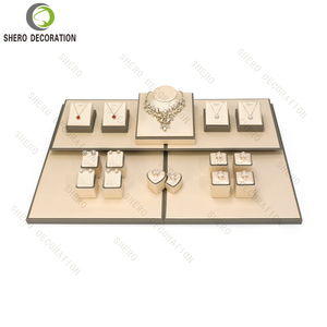 Expositor de joyería de cuero PU color champán con logotipo personalizado, soporte para collares, anillos y pendientes para mostrador de tienda de joyería. - Product Image 2