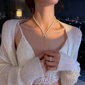 שרשרת פנינים משובחות עם ררינגסטון צלב מתכווננת הצהרה אלגנטית תכשיטים לנשים בגדי ערב - Product Image 2