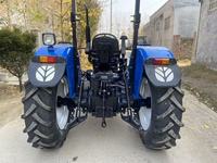 Tracteur à roues Shanghai Holland 804 d'occasion, 4x4, 80 CV, moteur diesel 4 cylindres, boîte de vitesses, cabine fermée, bleu noir, 2000 heures de travail