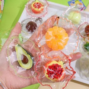 ขายส่งของเล่นบีบสควิชชี่รูปผลไม้สีสันสดใสแบบกำหนดเอง  จี้ห้อยกระเป๋า มะม่วง ส้ม  ของเล่นคลายเครียด  สำหรับทุกเพศ  วัสดุ TPR - Product Image 1