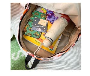 नई डिजाइन फैशन शैली ग्रिफिटी प्रिंट नायलॉन बैकपैक किशोर स्कूल बैग के लिए बड़े क्षमता हाई स्कूल बैग - Product Image 6