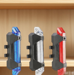 Feu arrière de bicyclette, chargeur USB, voyant d'avertissement <span class=keywords><strong>clignotant</strong></span> de nuit, lumière LED de vélo de montagne, équipement de bicyclette - Product Image 2