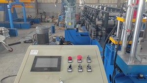 Máquina formadora de rollos de correa en <span class=keywords><strong>U</strong></span> automática con dispositivo de perforación utilizado en la construcción del sistema PLC controla toda la línea de producción - Product Image 3