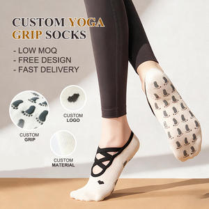 Chaussettes de yoga antidérapantes personnalisées pour femmes avec logo – Chaussettes de barre et de Pilates antidérapantes avec sangles – Vente directe usine - Product Image 6