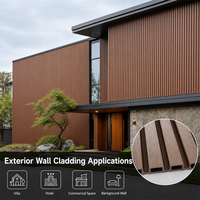 Panneau mural WPC co-extrudé ASA Board Premium, grain de teck, ignifuge, pour revêtement de façade de villa de luxe, décoration extérieure, projets hôteliers
