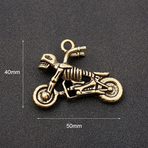 Llavero Colgante de Latón con Forma de Motocicleta, Accesorio Metálico Hecho a Mano - Product Image 2
