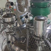 Homogénéisateur-mélangeur sous vide prêt à l'emploi pour la production de crèmes et de lotions cosmétiques avec émulsification à cisaillement élevé