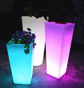 Nouveau produit Pot de fleur carré de haute conception, décor multicolore LED illuminant, pot de fleur en plastique