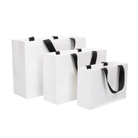 Mini sac en papier de luxe blanc noir avec logo imprimé personnalisé avec poignées en ruban Petit sac cadeau de porte de mariage fantaisie pour promotions