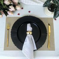 Assiette de Présentation Noire en Plastique de 13 Pouces, Bord Festonné Plissé, Jetable et Durable, Idéale pour le Nouvel An, les Mariages et les Banquets – Vente en Gros
