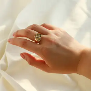 2022 אופנה מהודר custom לב טבעת קריקטורה תכשיטי 18K זהב מצופה נירוסטה קופידון טבעת מותאם אישית לנשים