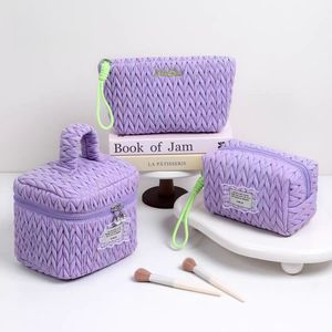 Portable Quilted Makeup <b>Bag</b> Set Waterproof Nylon Vehicle-logo <b>Toiletry</b> <b>Bag</b> Multi-Strand Quilting - Product Image 3