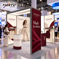 Stand d'exposition modulaire multi-baies 3x3 6x6 avec caisson lumineux SEG et étagères latérales en tissu tendu pour salons professionnels