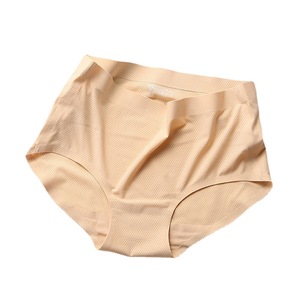 Braguitas Triangulares de Malla de Seda Helada Sin Costuras Transpirables de Cintura Media para <span class=keywords><strong>Mujer</strong></span>, de Alta Elasticidad, Adhesivas y de Secado Rápido - Precio al por Mayor - Product Image 5