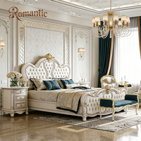 Luxuriöses Europäisches Französisches Schlafzimmer-Möbelset Kingsize-Bett Gepolstertes Kopfteil aus Massivholz für Villa und Hotel