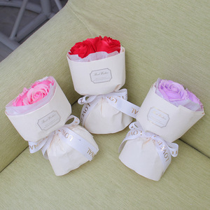 Set Regalo Bouquet di Rose Rosse con Etichetta di <span class=keywords><strong>Auguri</strong></span> Ideale <span class=keywords><strong>per</strong></span> San Valentino, Anniversario, Festa della Mamma, Decorazione <span class=keywords><strong>per</strong></span> Feste, Fiori Artificiali - Product Image 6