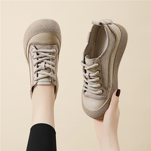 Baskets décontractées en <span class=keywords><strong>cuir</strong></span> véritable à lacets pour <span class=keywords><strong>femme</strong></span>, style 2025, nouvelle collection, chaussures de skateboard rétro antidérapantes, idéales pour le voyage - Product Image 3