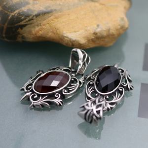 Colgante de Acero Inoxidable con Gema Roja en Forma de Lágrima, Estilo Retro, de la Marca Noble Palace, Joyería para Hombre al por Mayor - Product Image 3