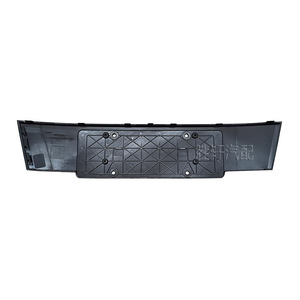 Cadre de plaque d'immatriculation avant Audi Q7 2006-2015, type encastré en plastique, distance entre les trous de 205 mm - Product Image 2