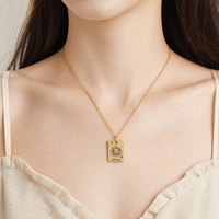 Collier pendentif carte de tarot en acier inoxydable, breloque carrée plaquée or avec symboles du zodiaque, bijoux spirituels, collier de tarot