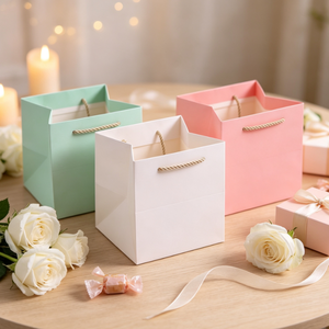 Sacs de shopping en carton recyclable faits à la main de luxe avec logo personnalisé et poignées en ruban pour l'emballage alimentaire - Product Image 5