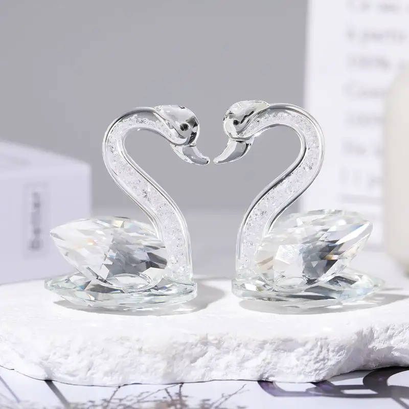 Wholesale Clear Honor of Crystal Beautiful Diamond Stone Swan Figurine Wedding Favor Gifts Colors Home Decorations for Souvenir