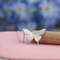 LT-067 925 Sterling Silver Women's Pendant Simple Fresh Forest Style Brossé Mignon Papillon Clavicule Collier Rhodium Mariages