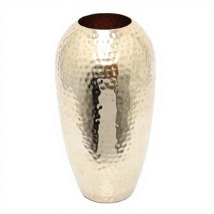 Jarrón Metálico Contemporáneo para Decoración Moderna, Ideal para el Hogar y el Jardín, por Axiom Home Accents, Toque Elegante, Excelentes Complementos - Product Image 1