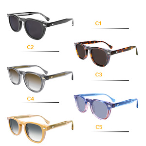 <span class=keywords><strong>Occhiali</strong></span> <span class=keywords><strong>da</strong></span> <span class=keywords><strong>Sole</strong></span> Fashion Vintage <span class=keywords><strong>con</strong></span> Rivetti in Spesso Acetato Grigio Trasparente e <span class=keywords><strong>Lenti</strong></span> in Nylon Sfumate Non Polarizzate - Product Image 5