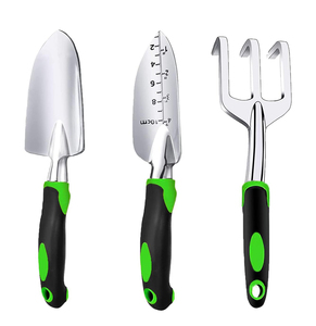 Set di 3 Attrezzi da Giardinaggio Include Paletta da Giardino, Paletta per Trapianto e Rastrello Manuale con Impugnatura Ergonomica Antiscivolo - Product Image 1