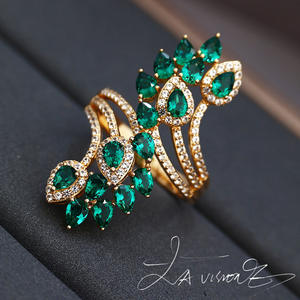 Bague vintage de la série Counterattack avec jade incrusté, émeraude synthétique et saphir blanc - Product Image 4