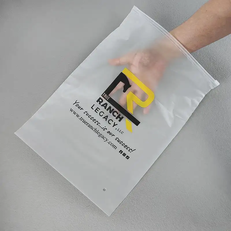 حقيبة فارغة من البلاستيك الشفاف غير شفافة بطباعة مخصصة للملابس البلاستيكية مع سحاب
