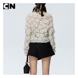 Suéter con Certificación GRS, Fabricante de Suéteres, Venta al por Mayor, Suéter Cárdigan Corto de Lana de Mohair con Flores de Crochet Hechas a Mano para Mujer - Product Image 3