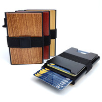 Dompet kartu pria, dompet kartu Pop up penghalang RFID aluminium & kayu minimalis Ultra ramping Logo ukiran kustom dengan pelat dapat diperluas