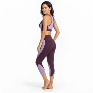Ensemble de yoga OEM pour femmes - Ensemble de yoga 2 pièces sans couture de couleur unie avec effet froncé aux fesses, idéal pour l'entraînement et le fitness, de haute qualité - Product Image 2
