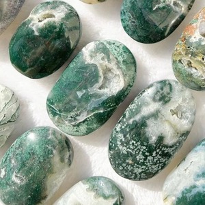 Pierre de méditation ovale en agate mousse naturelle polie CrystaHola, vente en gros, artisanat en vrac, écologique, cristal de haute qualité - Product Image 6