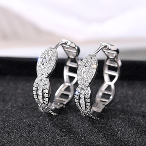 Orecchini a Cerchio con Catena Intrecciata alla Moda per Donna, Accessori per Orecchie per Uso Quotidiano, Outfit Casual e Regalo - Product Image 2