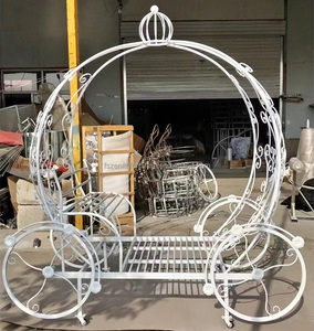 मिनीइंग व्हाइट हॉलिडे फेस्टिवल वेडिंग हॉर्स कैरिज आयरन प्रॉप्स कद्दू कार्ट सजावट दुल्हन और दूल्हे के लिए पहियों पर - Product Image 2