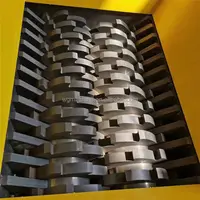 Eine große Anzahl von hoch effizienten Kunststoff-Doppel wellen zer kleinerern wird zum Zerkleinern von Kunststoff in Papierfabriken verwendet