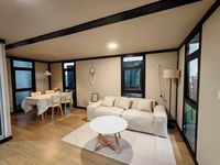 Maisons conteneurs de luxe en acier pliables et légères, installation rapide, couleur personnalisée, design moderne du milieu du siècle, hôtel extérieur
