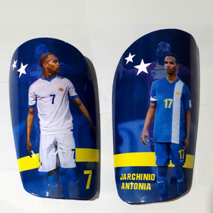 Espinilleras de Fútbol Personalizadas de Fibra de Carbono con Color y Logotipo del Cliente - Product Image 1