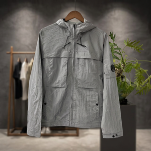 Chaqueta Parka Ligera con Capucha para Hombre, de Nailon, Secado Rápido, Cierre de Cremallera, Capucha con Cordón Ajustable, Corte Regular, Color Gris - Product Image 1