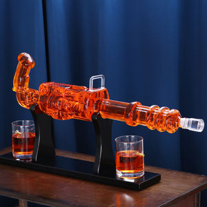 Verre à vin personnalisé en forme de pistolet <span class=keywords><strong>Ak47</strong></span> à haute teneur en borosilicate soufflé à la bouche <span class=keywords><strong>bouteille</strong></span> en verre Whisky Brandy <span class=keywords><strong>Vodka</strong></span> avec 4 verres - Product Image 1
