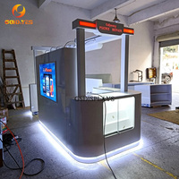 Vitrine de kiosque pour téléphones portables, vitrine en verre incurvé blanc avec enseigne en lettres LED rouges pour atelier de réparation de téléphones