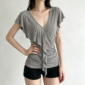 เสื้อยืดแขนสั้นคอวีสีพื้นแบบมินิมอล ระบายอากาศได้ดี เป็นมิตรกับสิ่งแวดล้อม สำหรับผู้หญิงใส่ลำลองในฤดูร้อน - Product Image 6