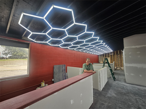 热卖六角发光二极管吸顶灯车库照明，带蜂窝细节，用于工作 - Product Image 5